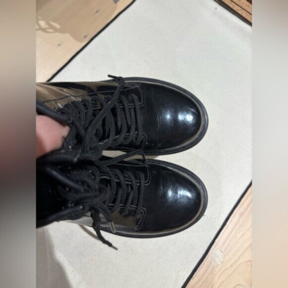 EUC-Junior 1460 Patent Leather Lace UpBoots in Black | Dr. Martens - Picture 2 of 12